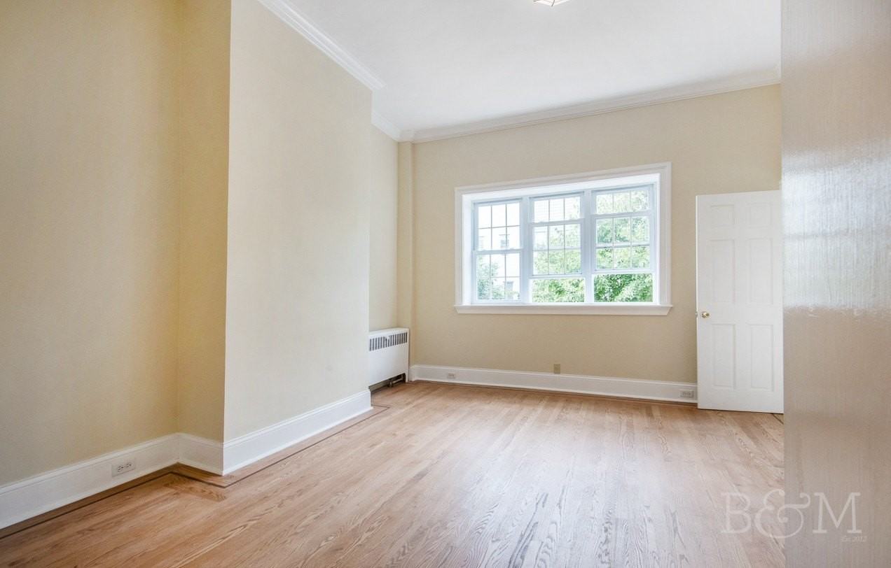 60 Russell St Apt 3 #3 - Photo 5 of 7