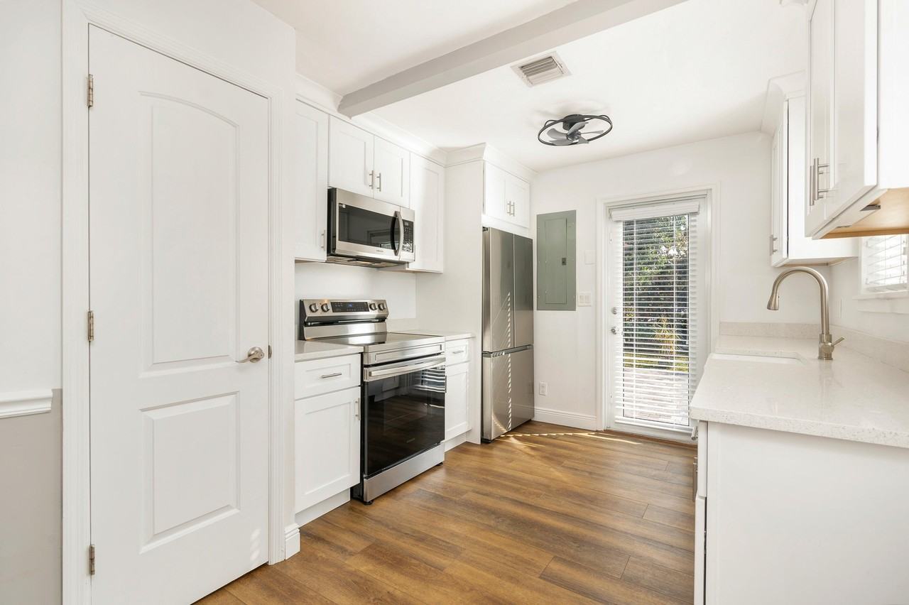 922 Upland Rd - Photo 4 of 13