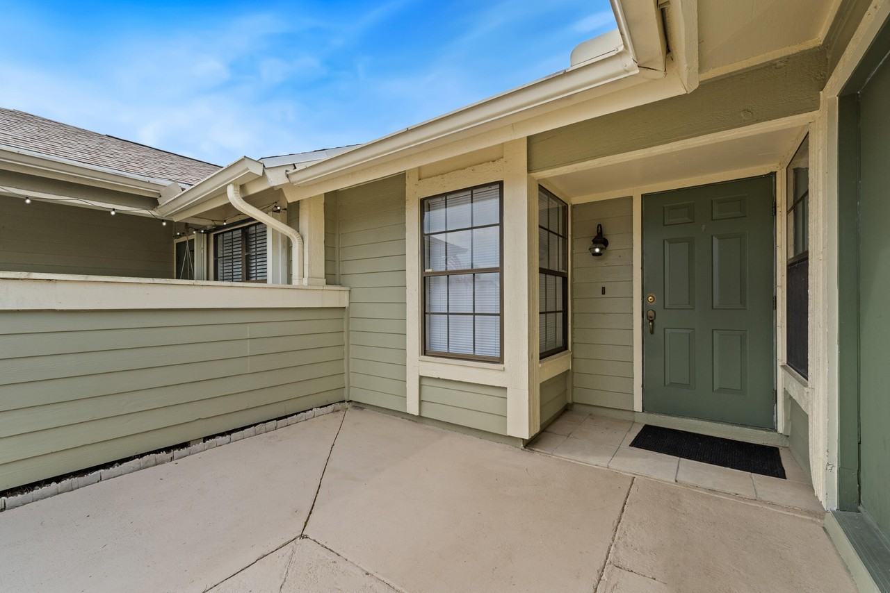 1532 Gurley Ct - Photo 4 of 39