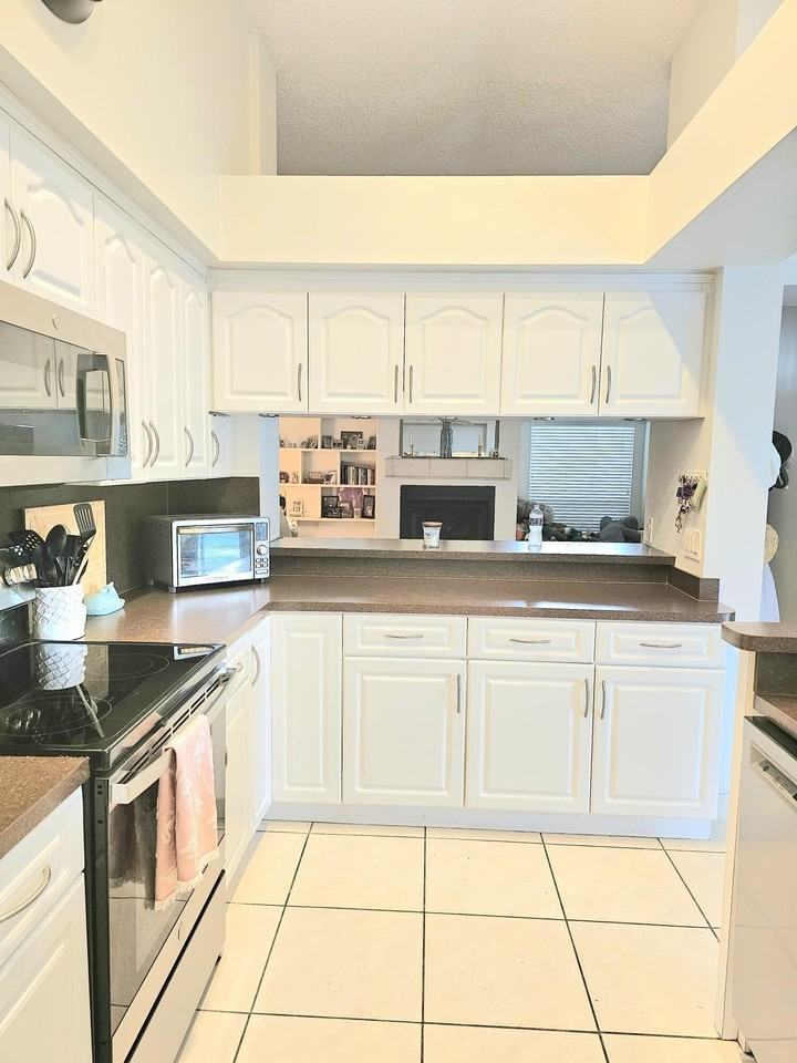 14060 Greentree Dr - Photo 4 of 50