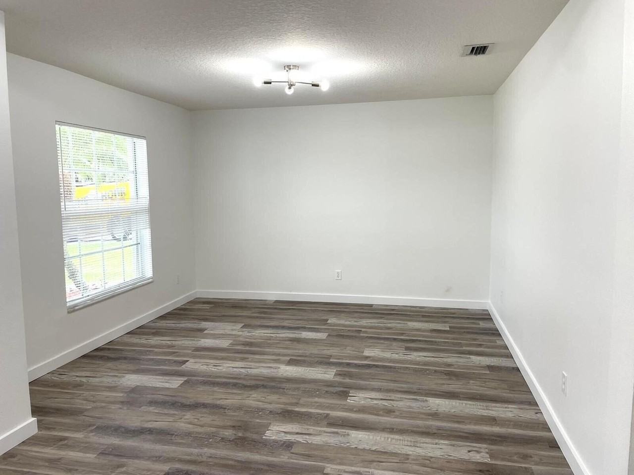 1137 Sw Coleman Ave - Photo 5 of 27