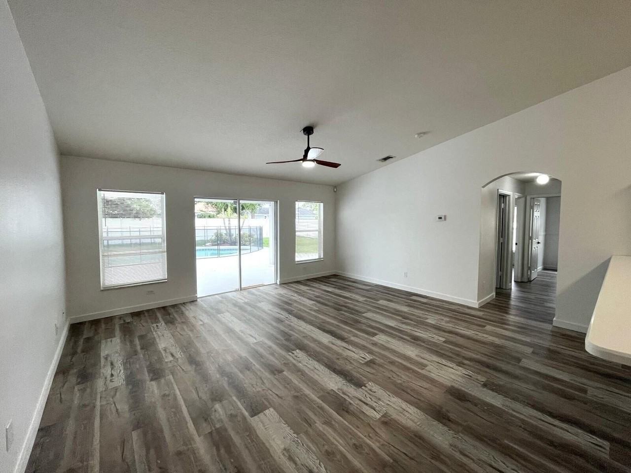 1137 Sw Coleman Ave - Photo 6 of 27