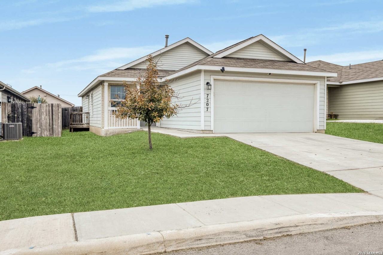 7207 Lavaca Blf - Photo 2 of 36