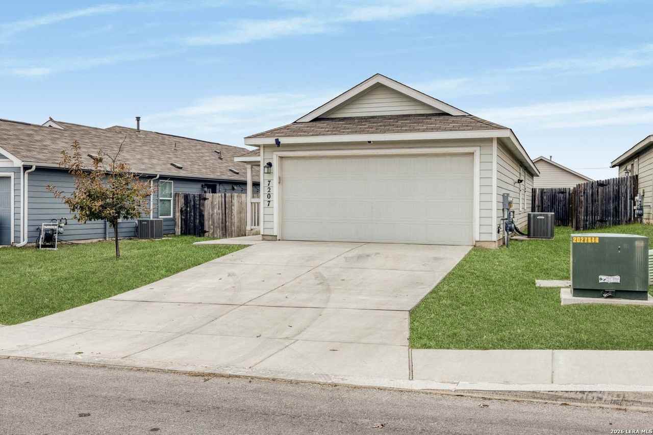 7207 Lavaca Blf - Photo 3 of 36