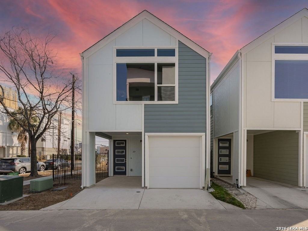 310 W Evergreen St Unit 113 #113 - Photo 2 of 12