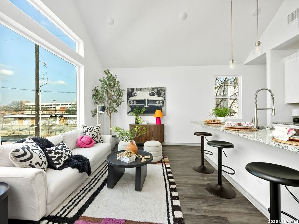 310 W Evergreen St Unit 113 #113 - Photo 3 of 12