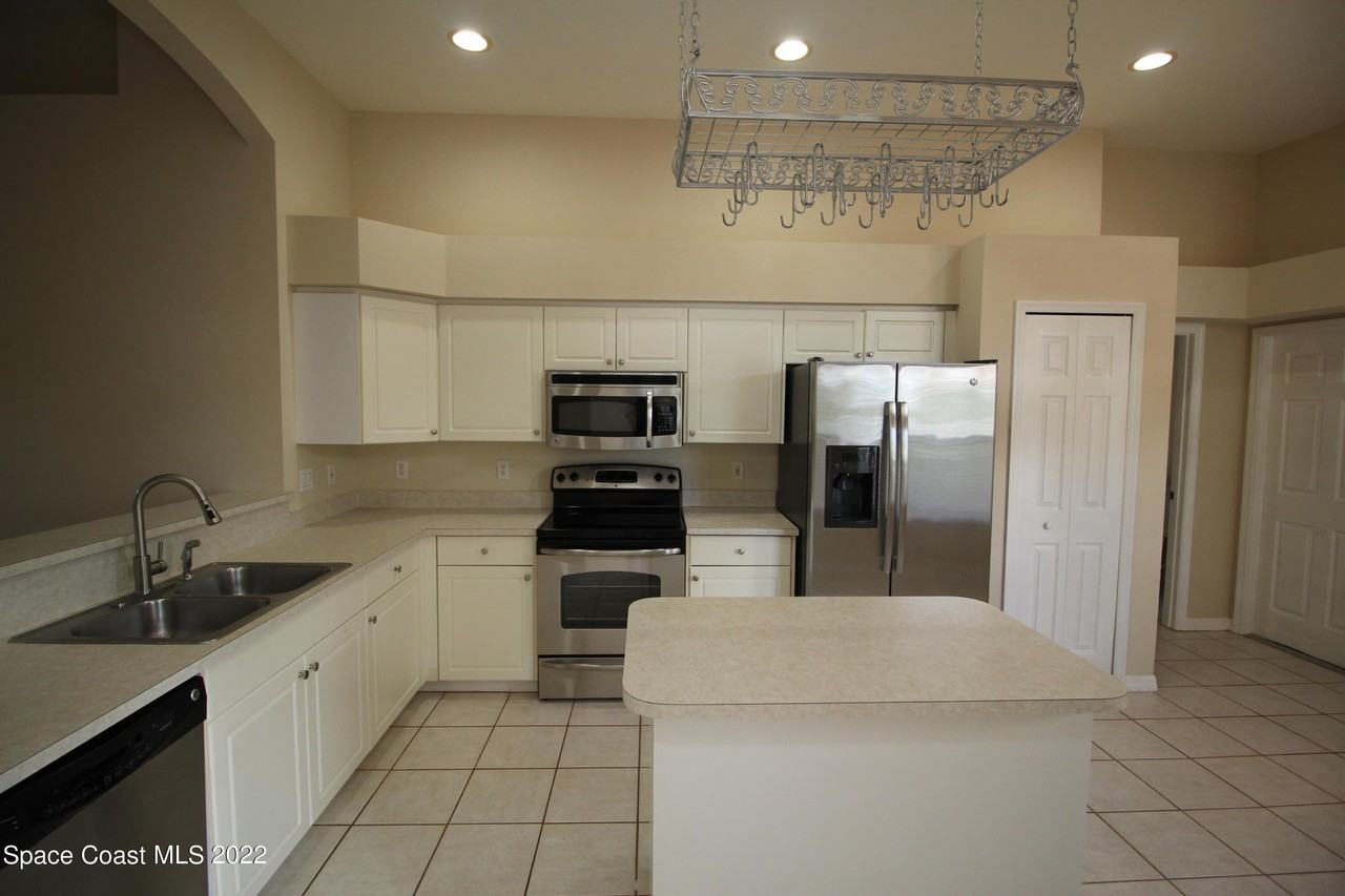 4411 Portage Trl - Photo 3 of 22