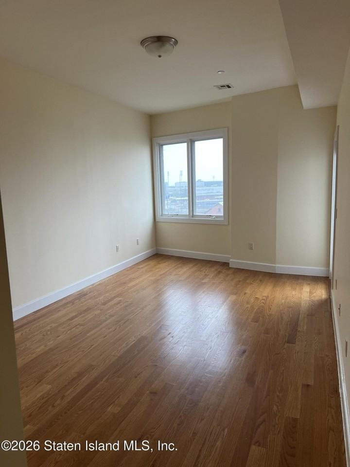 90 Bay Street Lndg Apt 7j #7J - Photo 6 of 11