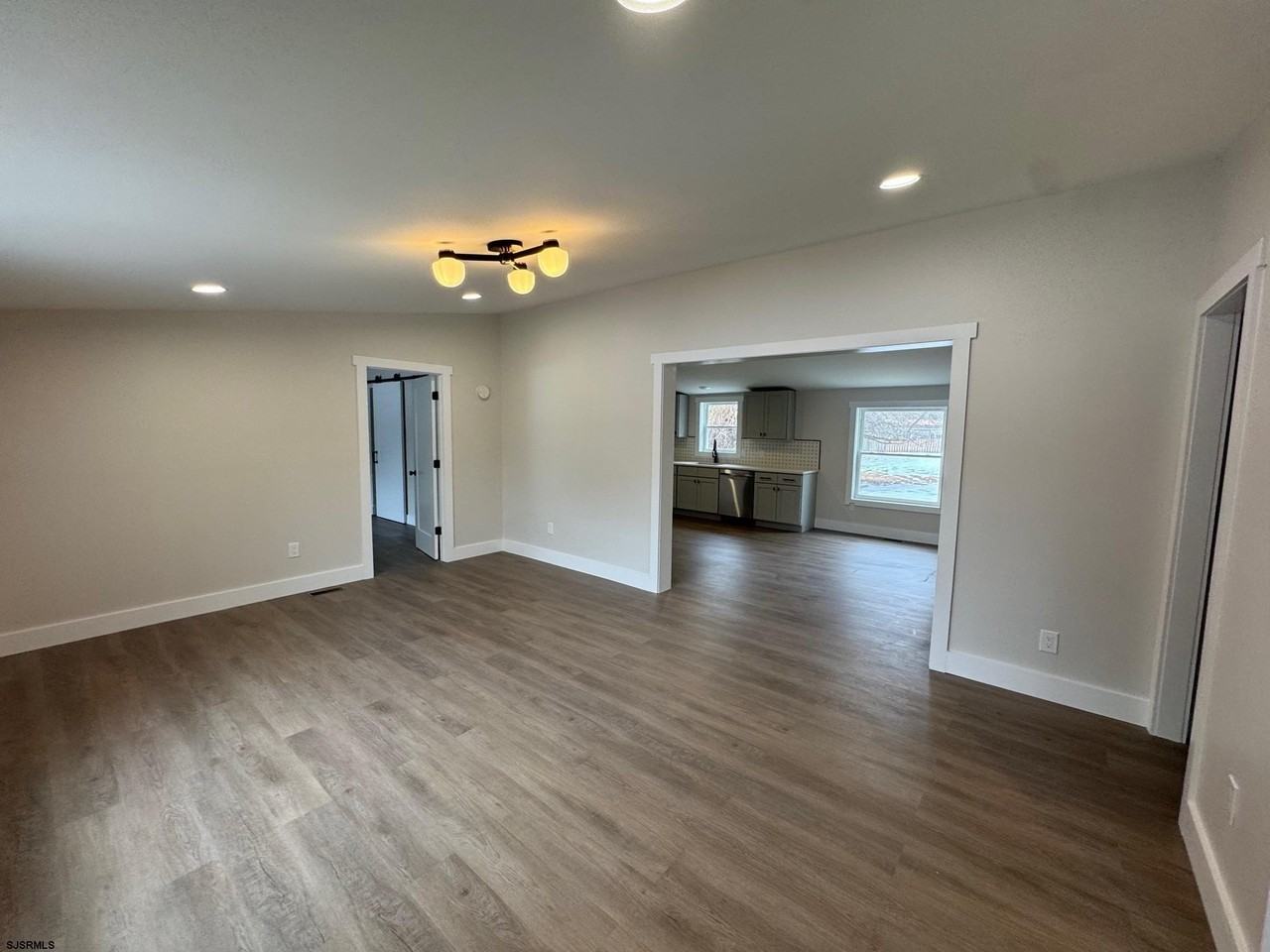 136 Fabian Ave - Photo 6 of 27