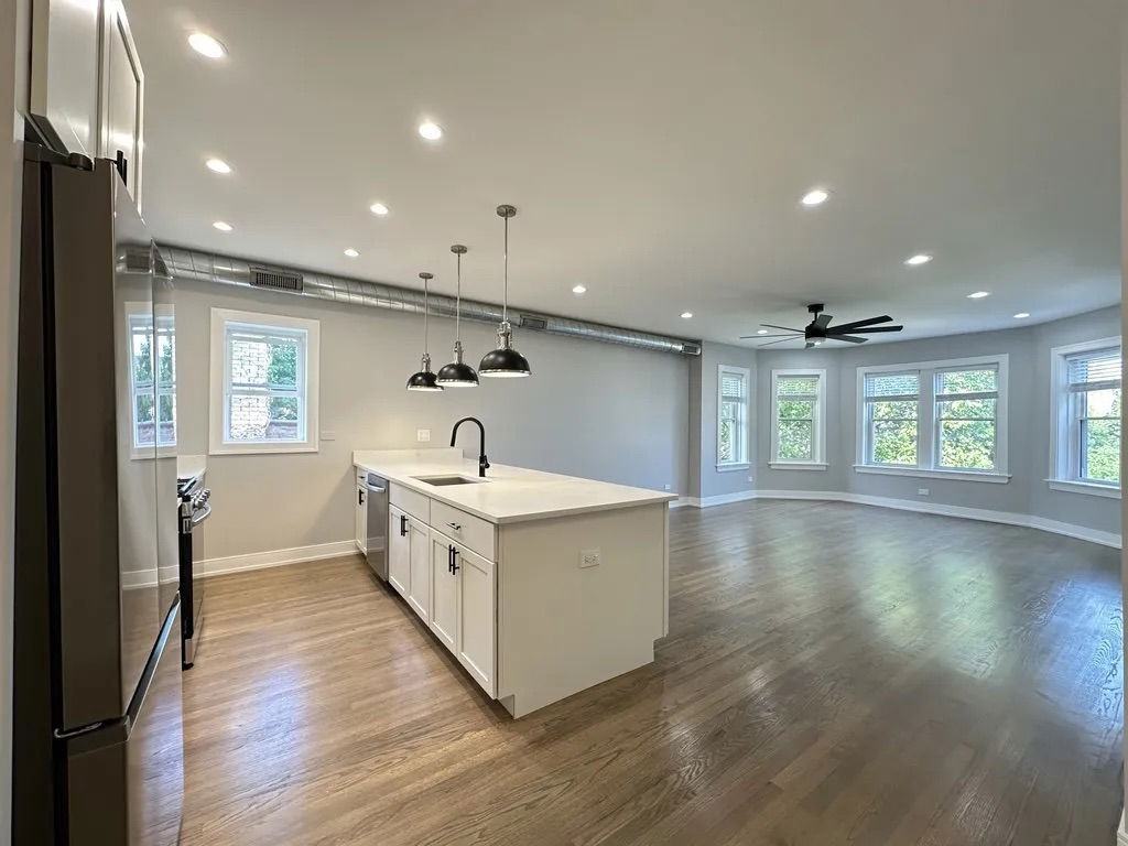 2639 W Carmen Ave #3N