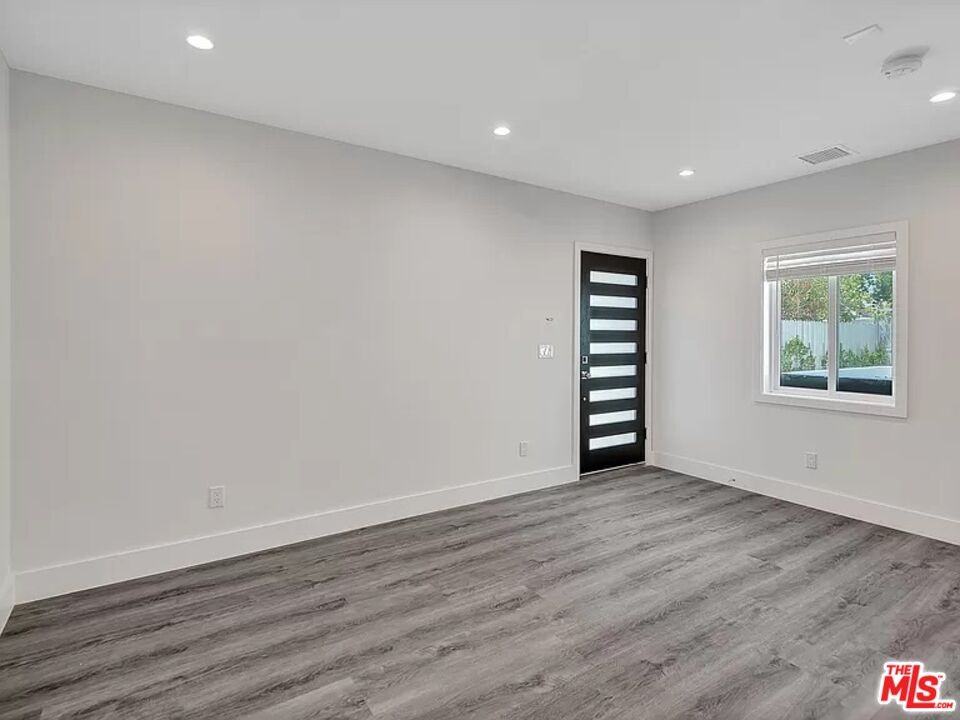 5750 Kester Ave #1-2 - Photo 3 of 8