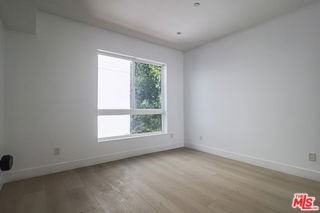 11812 1/2 Gilmore St - Photo 2 of 8