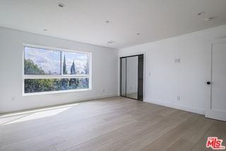 11812 1/2 Gilmore St - Photo 6 of 8