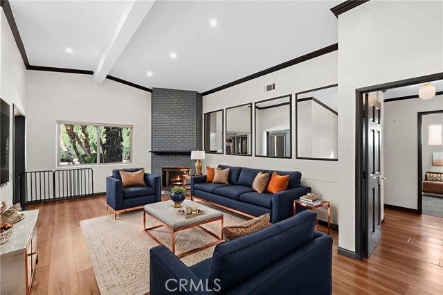 6417 Graves Ave - Photo 2 of 7