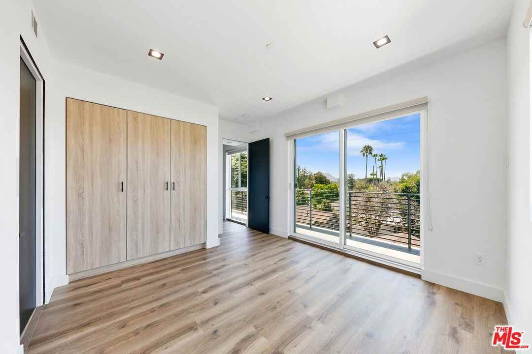 10842 Victory Blvd #201 - Photo 2 of 8