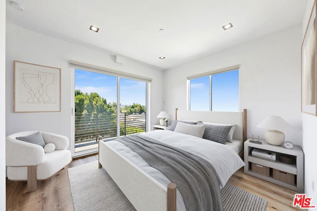 10842 Victory Blvd #201 - Photo 3 of 8