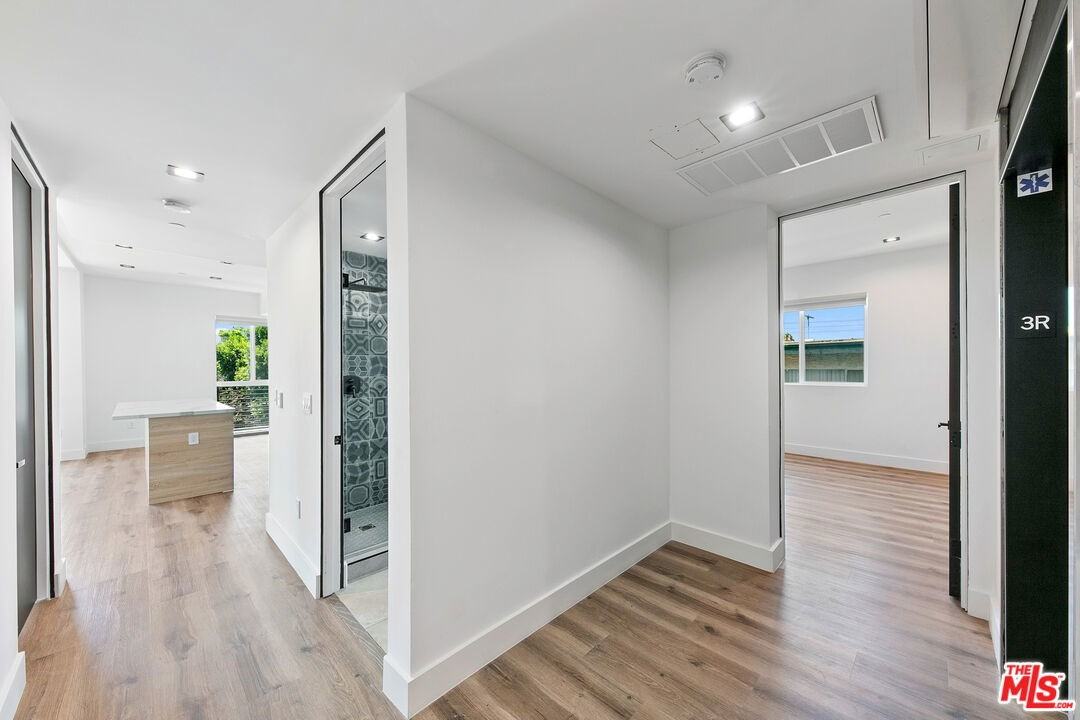 10842 Victory Blvd #201 - Photo 7 of 8