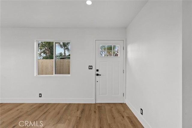 12869 Norris Ave - Photo 2 of 8