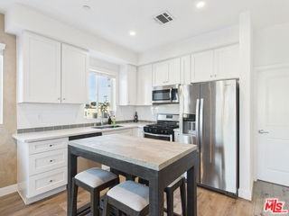 14525 Killion St - Photo 3 of 8