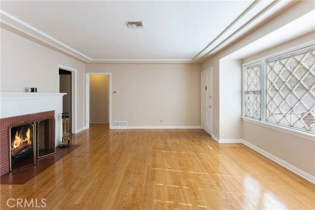 15207 Greenleaf St #15203 - Photo 5 of 8