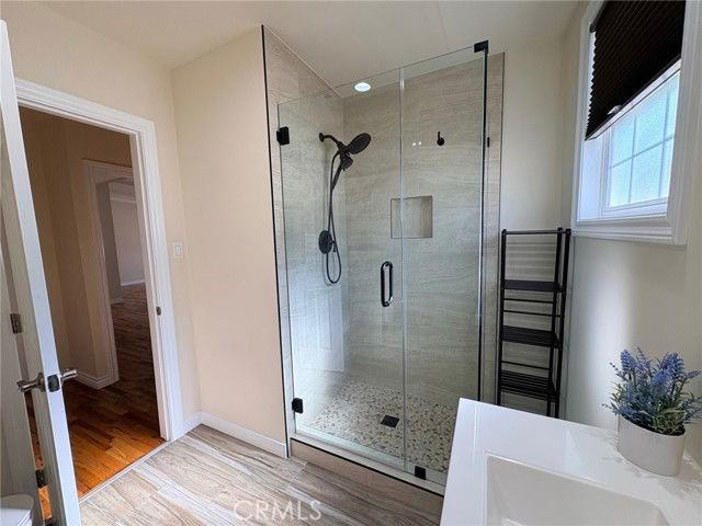 7502 Balcom Ave - Photo 3 of 8