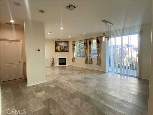 19303 Cohasset St - Photo 4 of 8