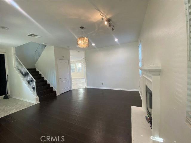 19303 Cohasset St - Photo 6 of 8