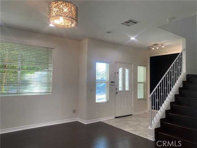 19303 Cohasset St - Photo 7 of 8