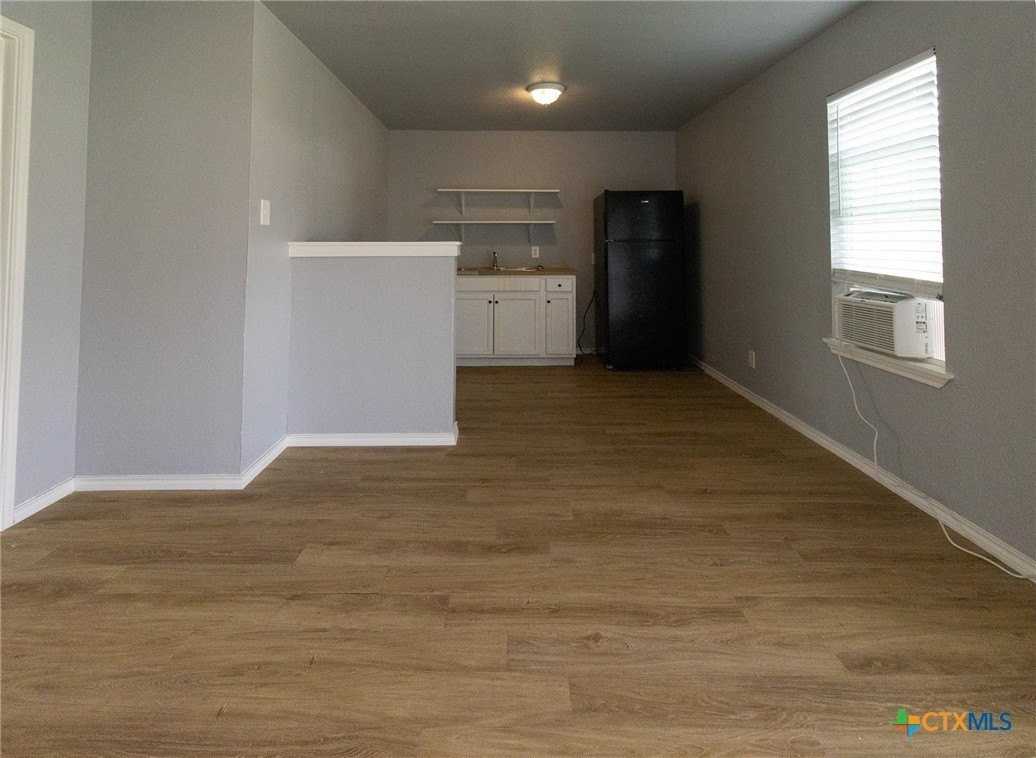 E Avenue E #A - Photo 3 of 10