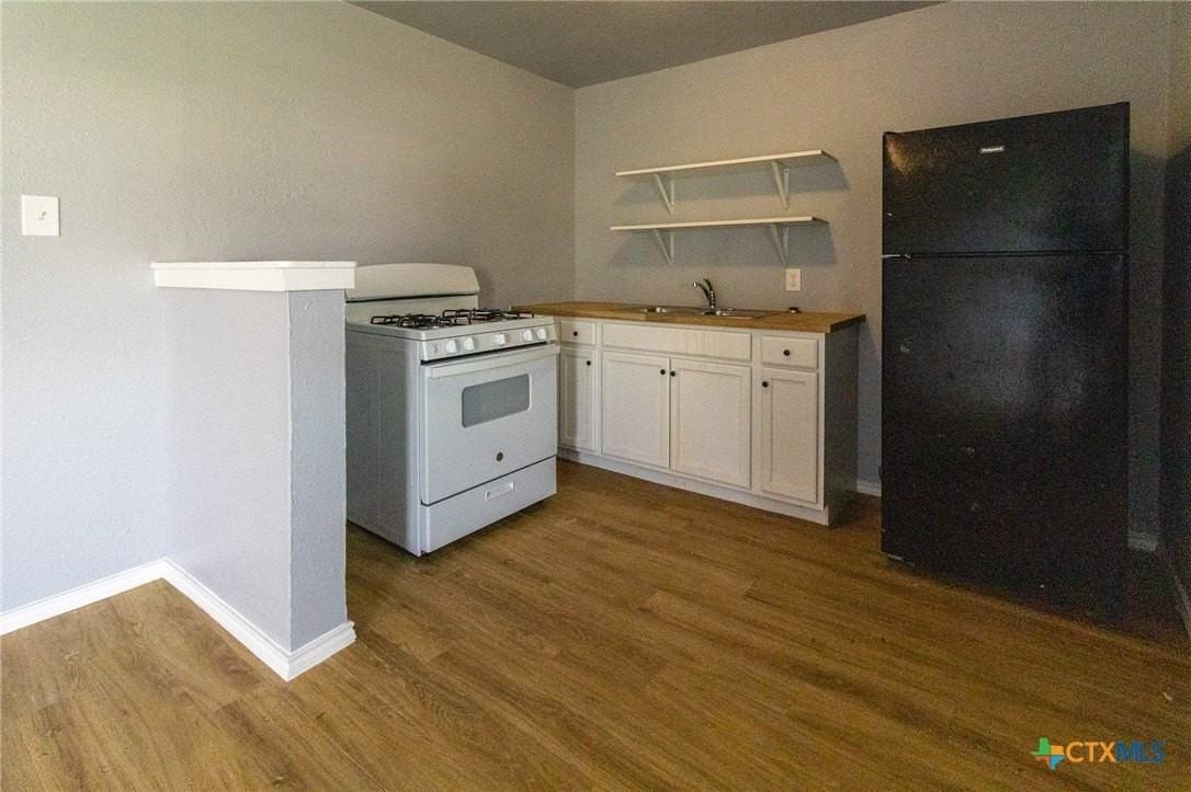 E Avenue E #A - Photo 4 of 10