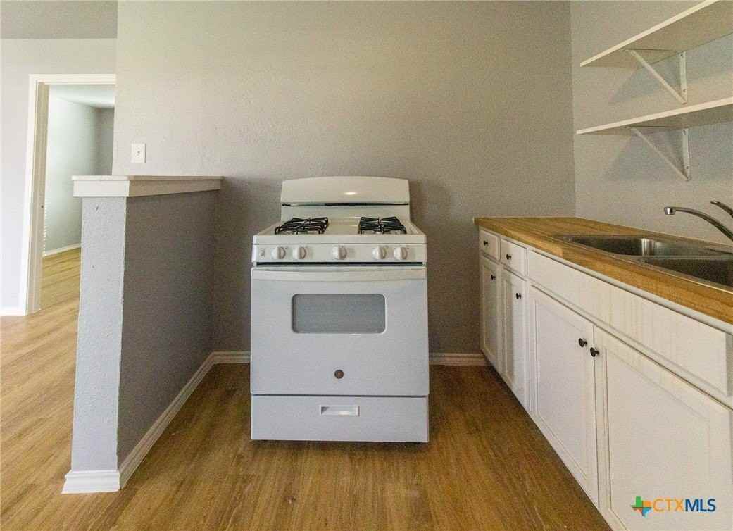 E Avenue E #A - Photo 5 of 10