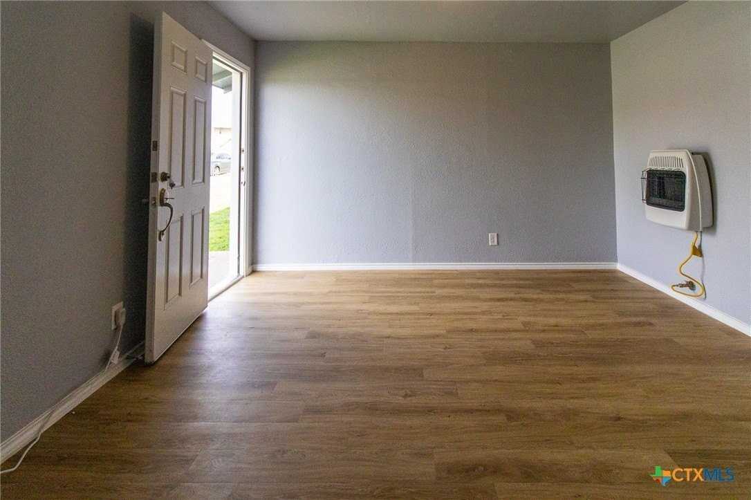 E Avenue E #A - Photo 6 of 10