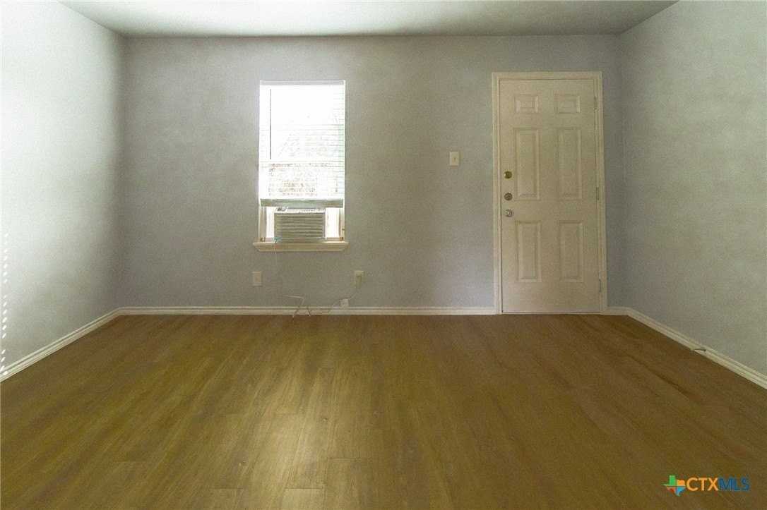 E Avenue E #A - Photo 7 of 10