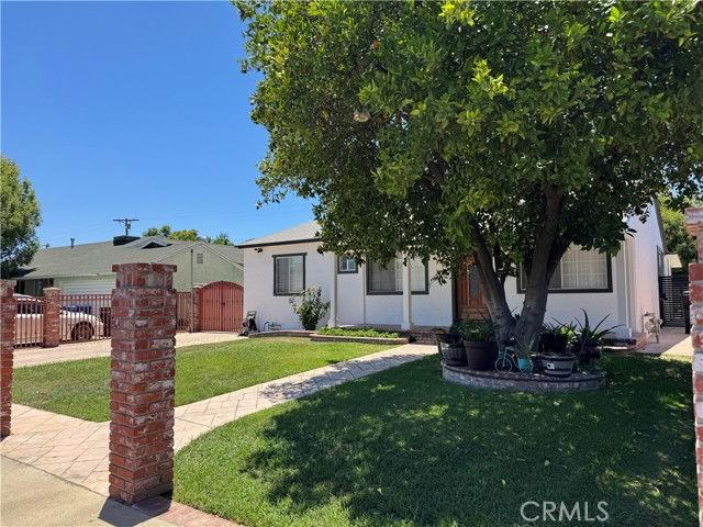 8739 Tyrone Ave - Photo 2 of 8