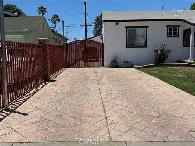 8739 Tyrone Ave - Photo 3 of 8