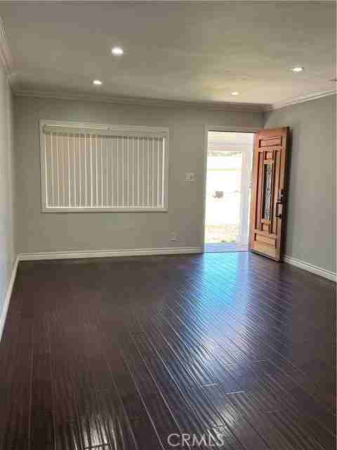 8739 Tyrone Ave - Photo 6 of 8