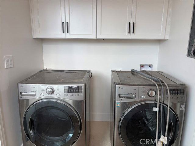 19214 Calvert St - Photo 3 of 8