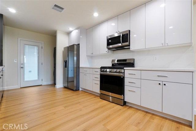 7423 Balcom Ave - Photo 2 of 8