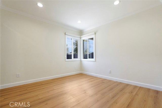 7423 Balcom Ave - Photo 5 of 8