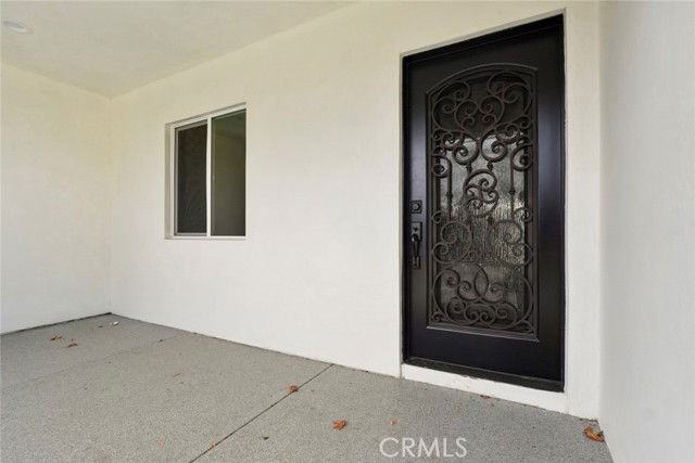 7423 Balcom Ave - Photo 7 of 8