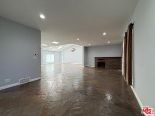 15962 Gault St - Photo 2 of 8