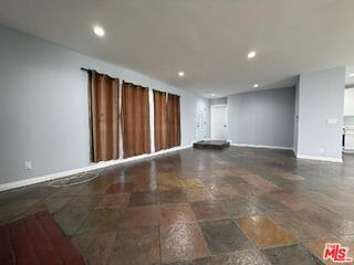 15962 Gault St - Photo 3 of 8