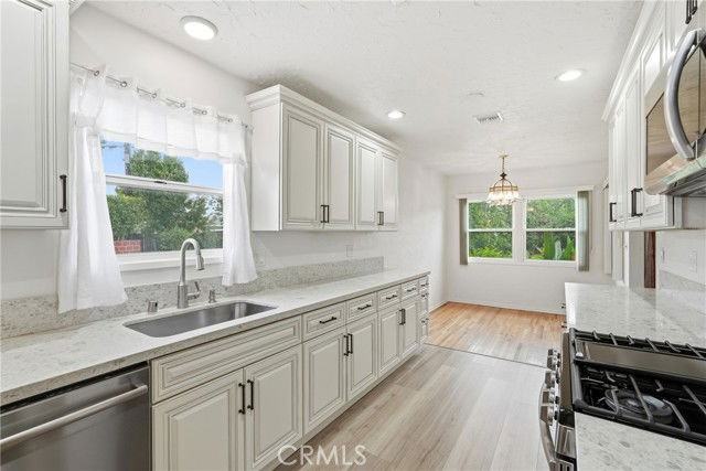 15853 Romar St - Photo 4 of 8