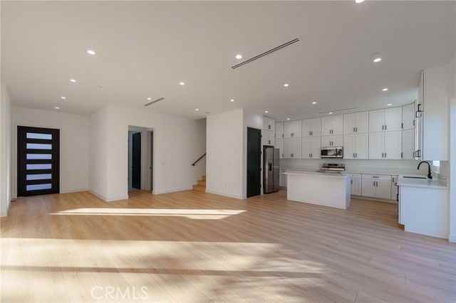 14121 Emelita St - Photo 3 of 8