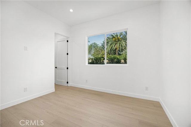 6950 Amestoy Ave - Photo 2 of 8