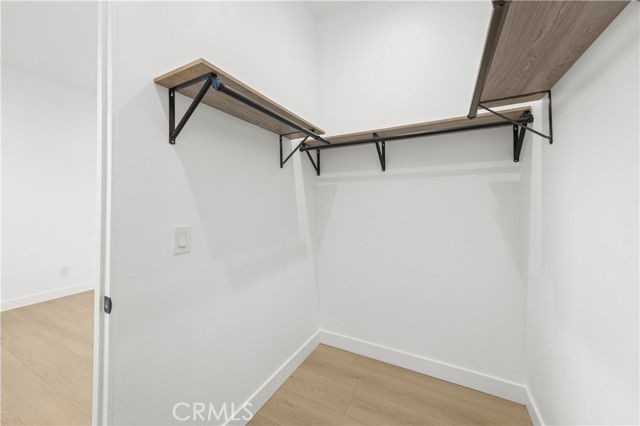 6950 Amestoy Ave - Photo 3 of 8