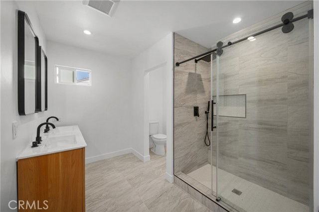 6946 Amestoy Ave - Photo 2 of 8