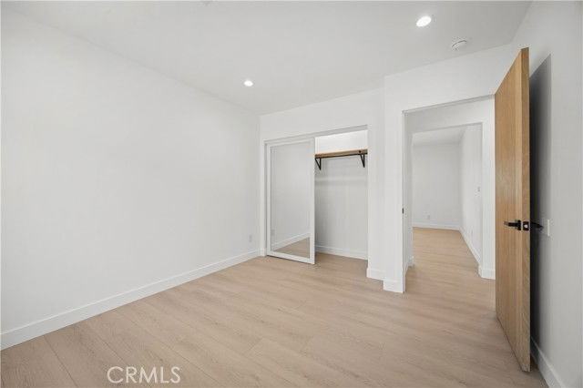 6946 Amestoy Ave - Photo 3 of 8