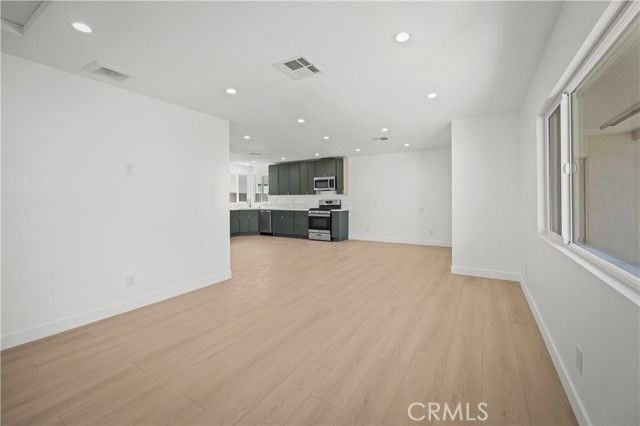 6946 Amestoy Ave - Photo 5 of 8