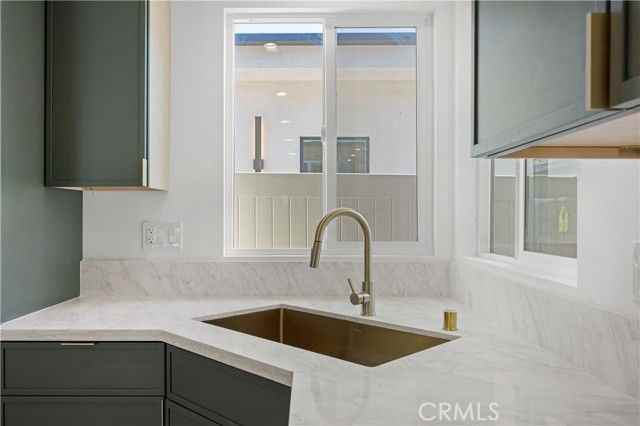 6946 Amestoy Ave - Photo 6 of 8